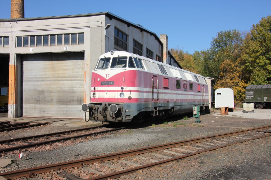 Abgestellt bei der IG 58 3047 steht V180 331(PBSV Lok 17)Glauchau 19.10.2012.