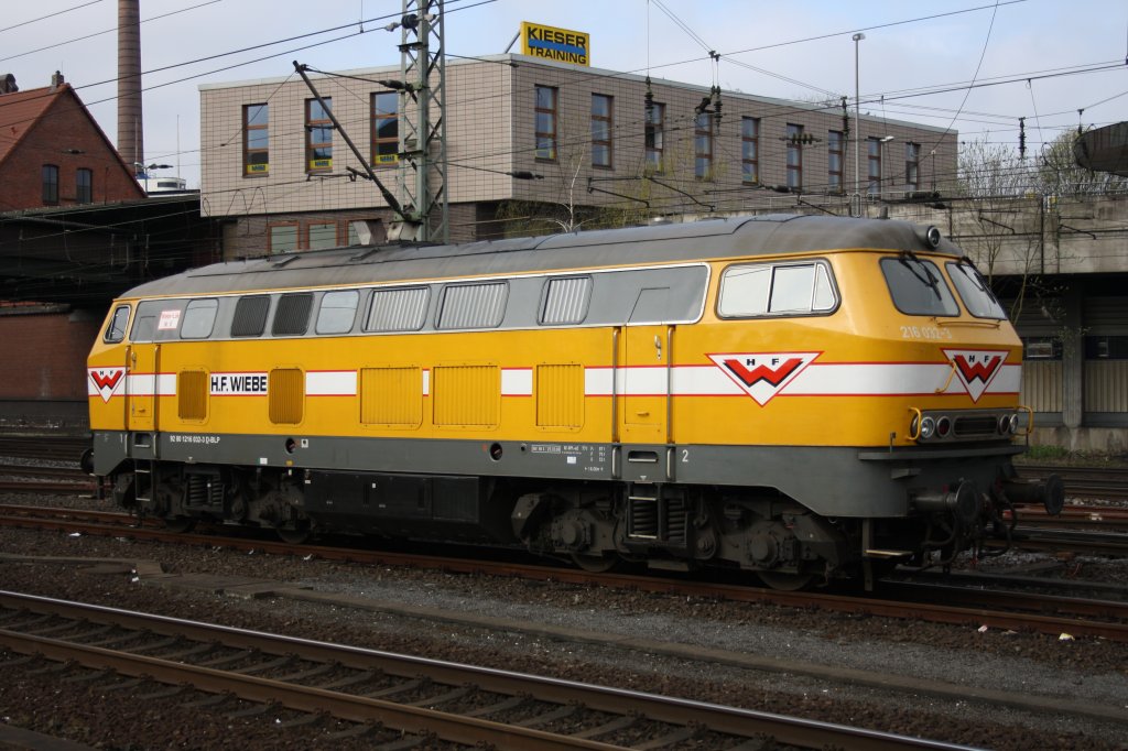 Abgestellt in Hamburg - Harburg war am 22.04.12 die 216 032-3 vom Wiebe Bauunternehmer.