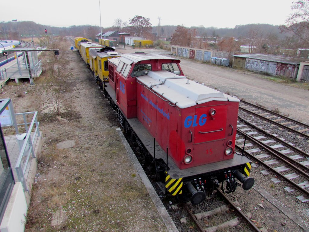 Abgestellt in Rathenow am 01.12.2011 Arbeitszug mit einer Lok der BR V 100