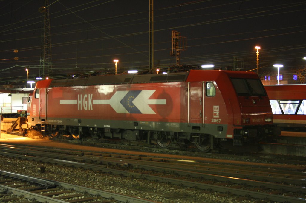 Abgestellt in Ulm Hbf am 23.03.10: 185 632-7 der HGK.