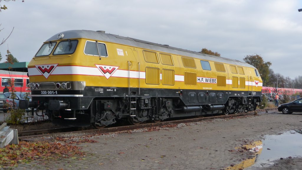 Abgestellt und wartet auf den nchsten Einsatz. V 320-001 am Kaufbeurer Bahnhof.