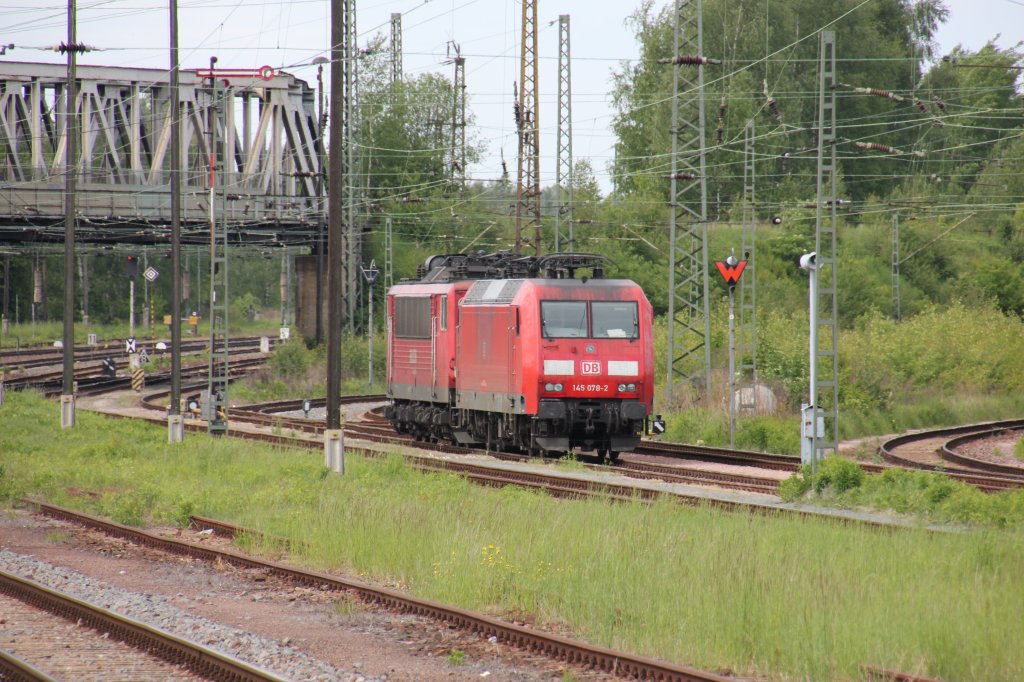 Abgestellt im Zwickauer Hauptbahnhof warten 145 078 und 155??? auf neue Aufgaben.18.05.2012.