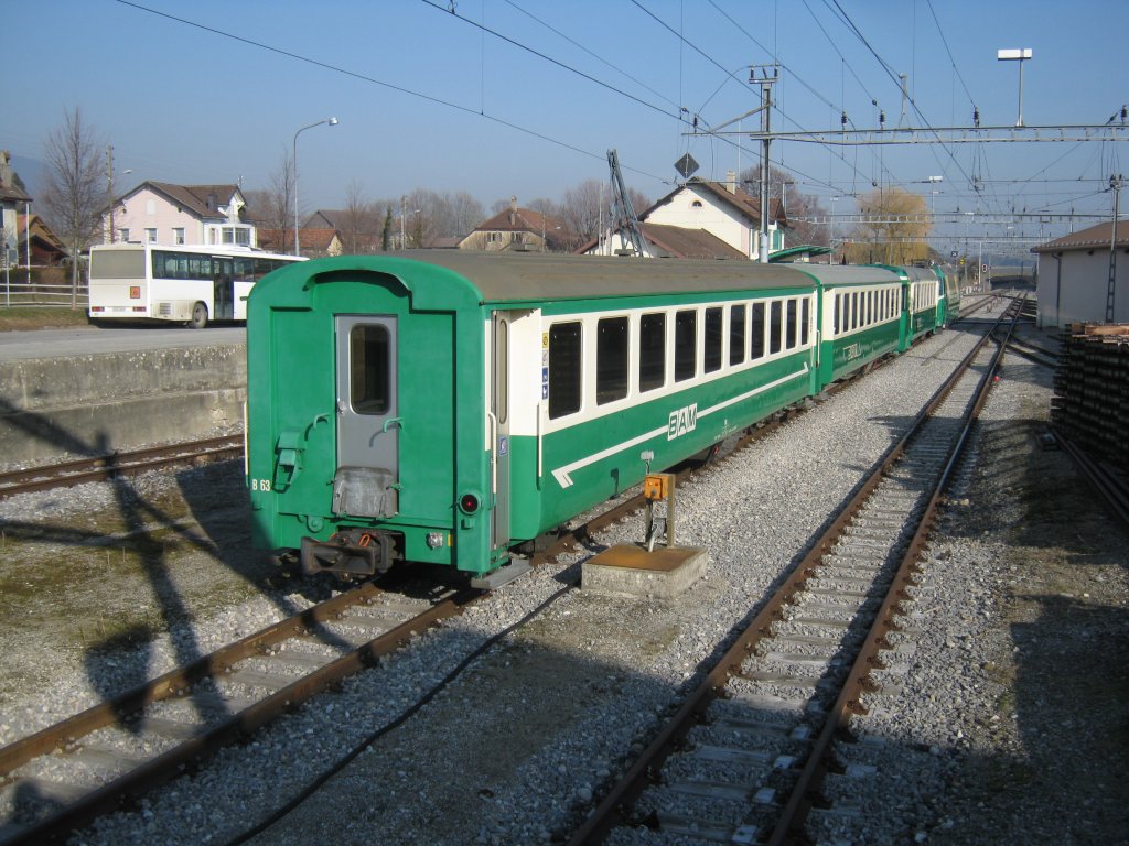 Abgestellte BAM Fahrzeuge in Bire; B 63, B 62, Bt 51 und die Ge 4/4 21, 18.01.2012.