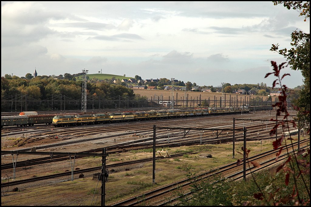 Abgestellte berlgische Dieselloks im Rangierbahnhof von Montzen....