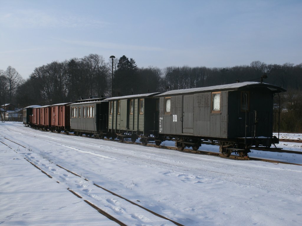 Abgestellte Wagen im Traditionsbereich in Putbus am 26.Januar 2013.