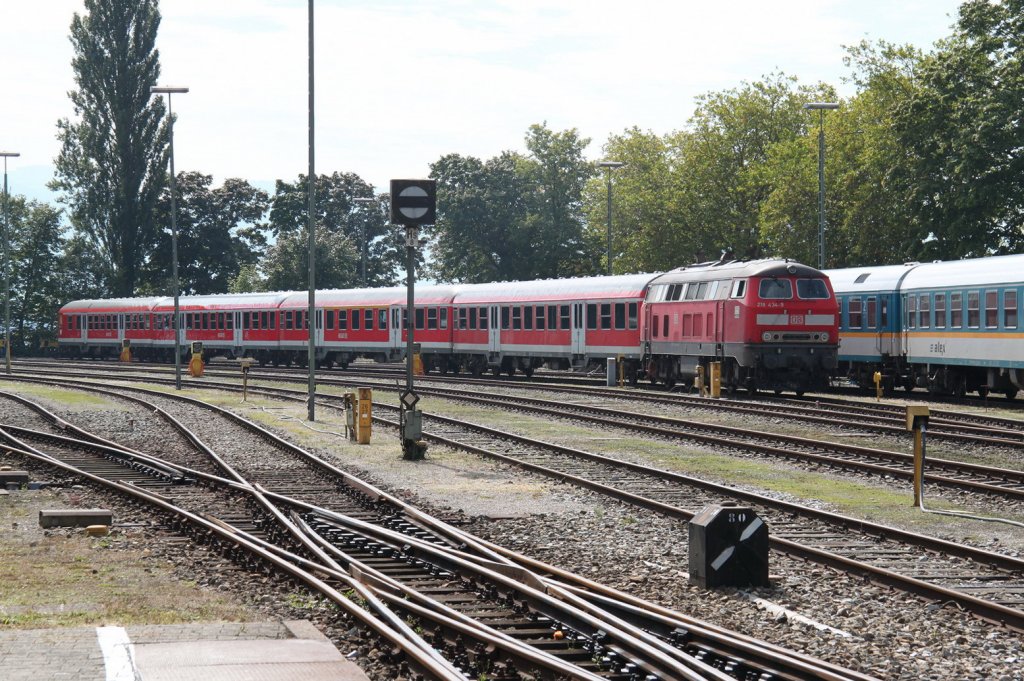 Abgestellter Regionalzug mit 218 434-9 in Lindau Hbf.17.09.12