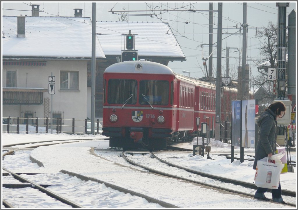 Abkrzungen sind immer wieder beliebt, zum Glck fhrt die S-Bahn in die andere Richtung. Grsch (12.02.2010)