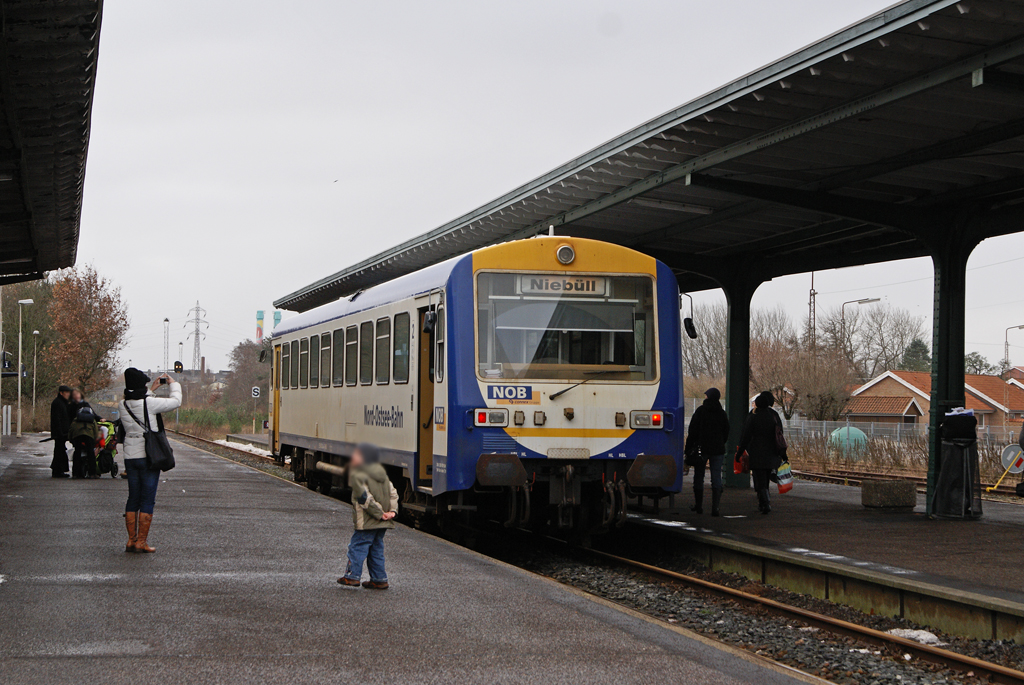 Abschied vom NE 81 der NOB im deutsch-dnischen Grenzverkehr am 11.12.2010 in Tnder.