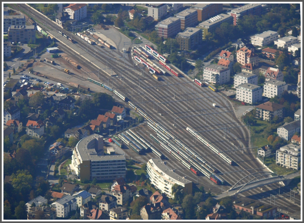 Abstellanlage Bahnhof Chur, links SBB, rechts RhB. (15.10.2011)