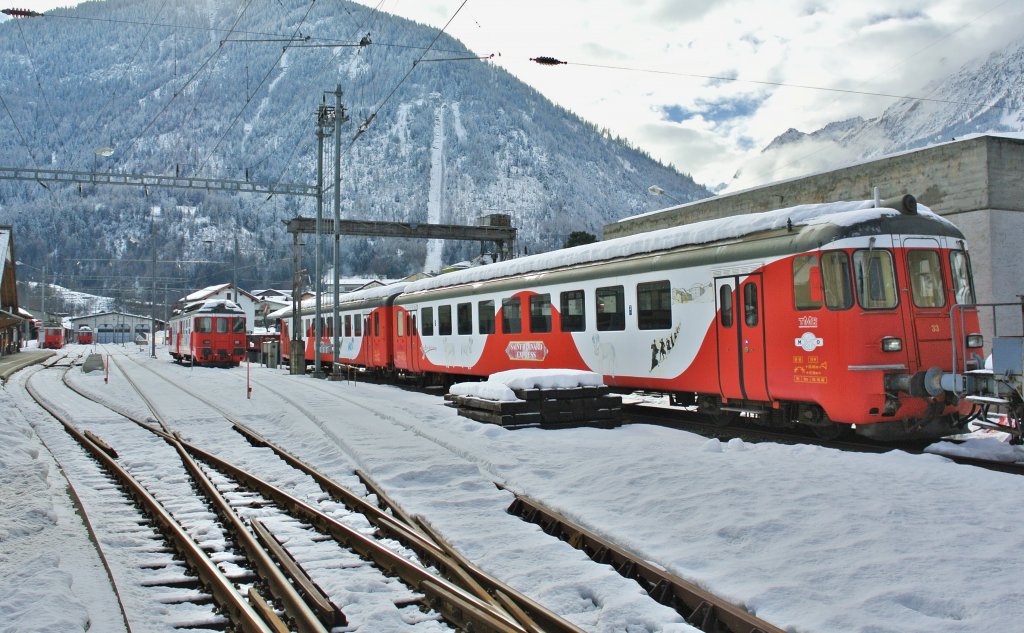 Abstellanlage des Bahnhof Orsires, diverse mittlerweile  arbeitslose  Fahrzeuge, 13.01.2013.