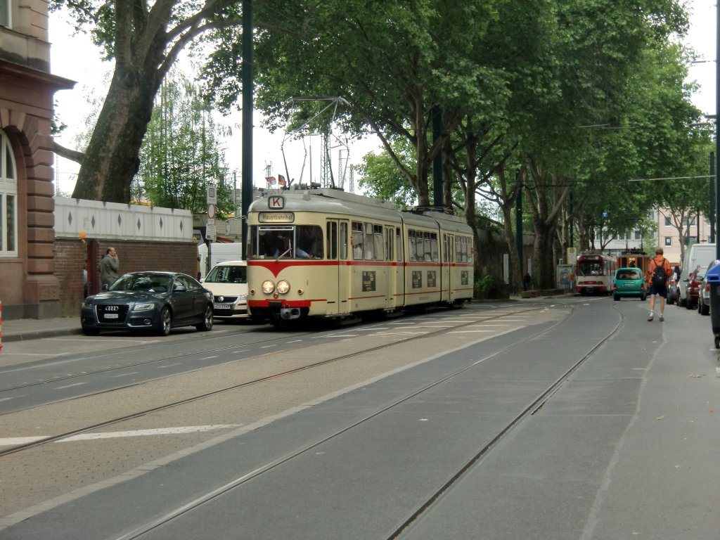 Achtachser in Dsseldorf bei der Strassenbahnparade zum Abschied des Betriebshoffes  Steinberg  (19.06.2011)
