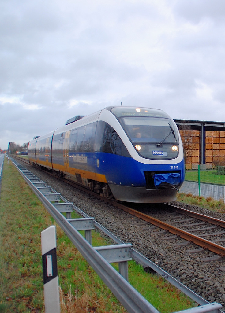 Achtung da kommt 747....nein nicht Boing, sondern der VT 747 der NWB ist hier auf dem Weg nach Mnster als RB67 zu sehen, an diesem 7. Januar 2012 bei Beelen.