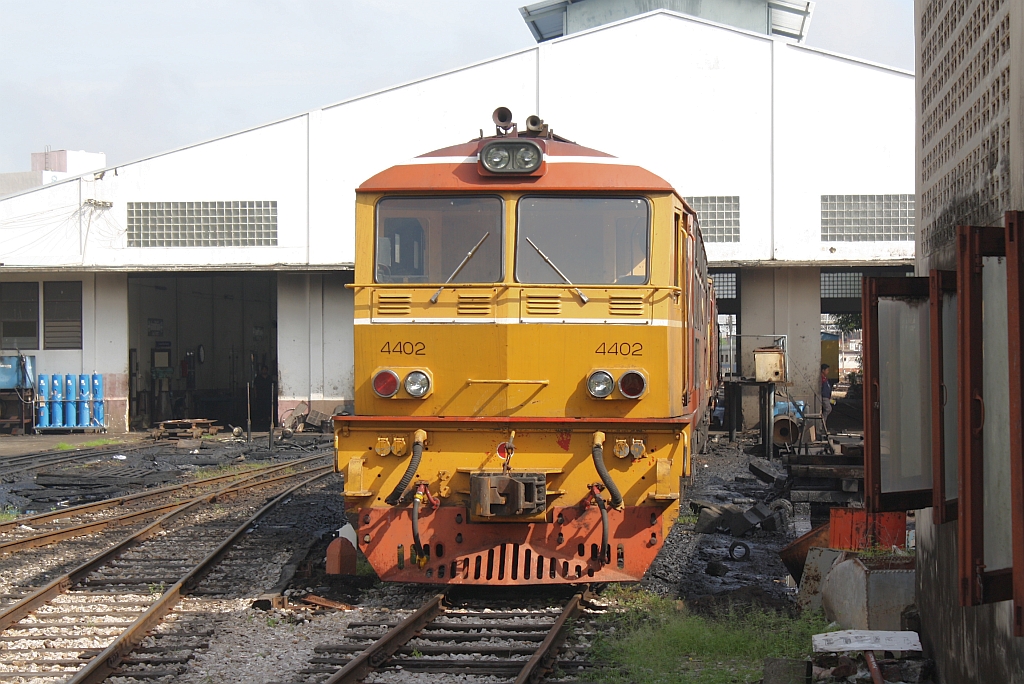 ADD 4402 (Co'Co', de, Alsthom, Bj.1985) am 28.Oktober 2010 im Depot Hat Yai.