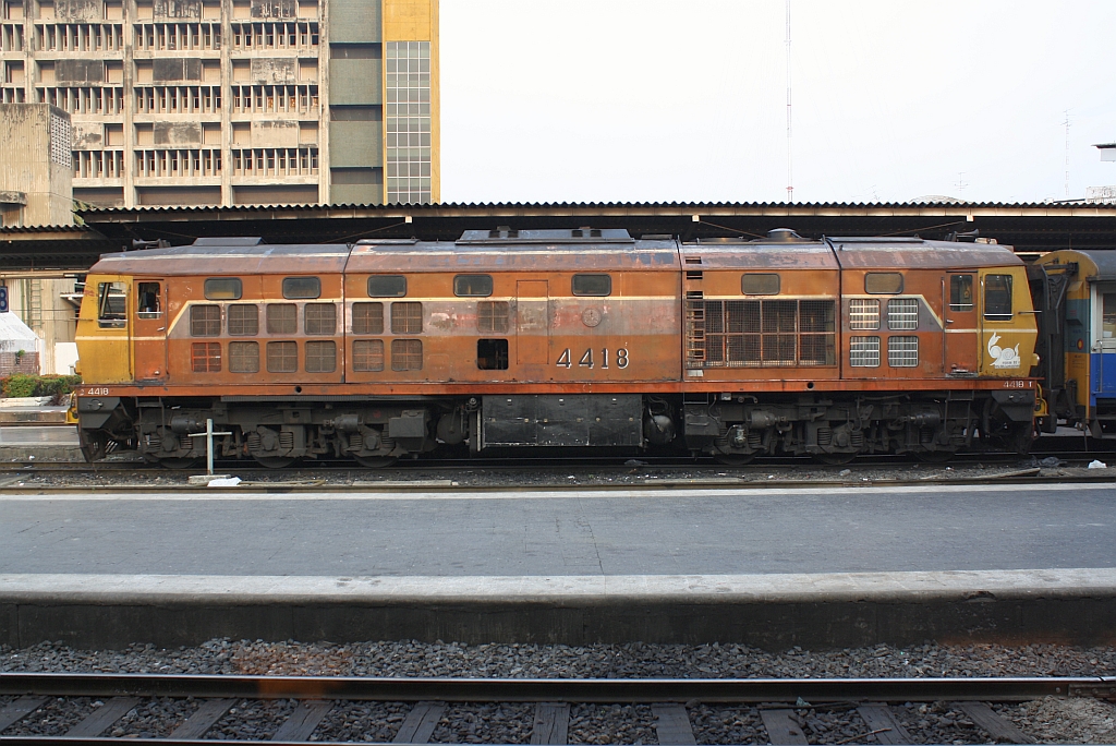 ADD 4418 (Co'Co', de, Alsthom, Bj.1985) am 12.Mrz 2011 im Bf. Hua Lamphong.