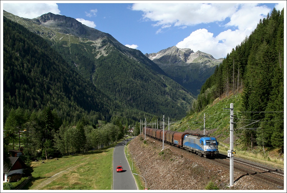Adria Transport 1216 922 fhrt mit dem Stahlzug 47213 ber die Tauern-Sdrampe.
Mallnitz 2.8.2010