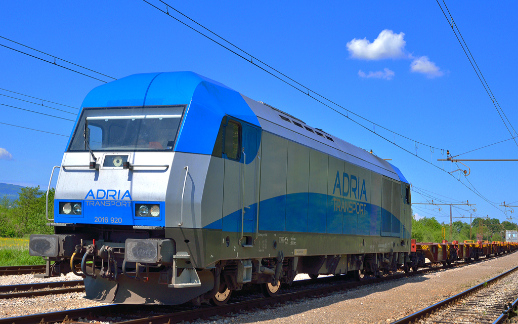 ADRIA Transport 2016 920 Hercules zieht Containerzug Durch Pragersko Richtung Hafen Koper. / 9.5.2012
