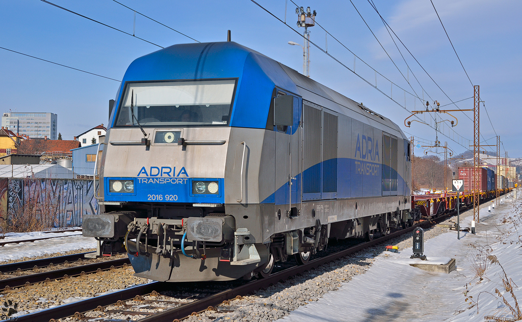 ADRIA Transport 2016 920 zieht Containerzug durch Maribor-Tabor; Fahrtrichtung Hafen Koper. / 17.02.2012