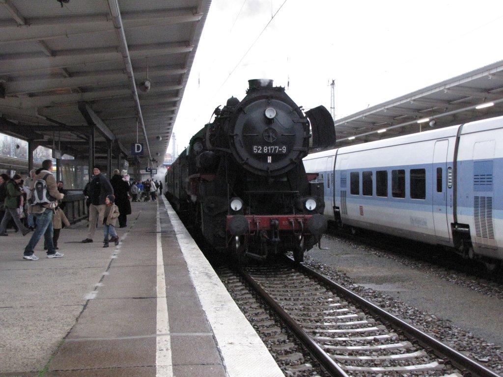 Adventsrundfahrt der BR 52 der Dampflokfreunde Berlin am 29.11.2009 .Abfahrt in Berlin Lichtenberg. auch zu bestaunen bei bahnvideos.eu