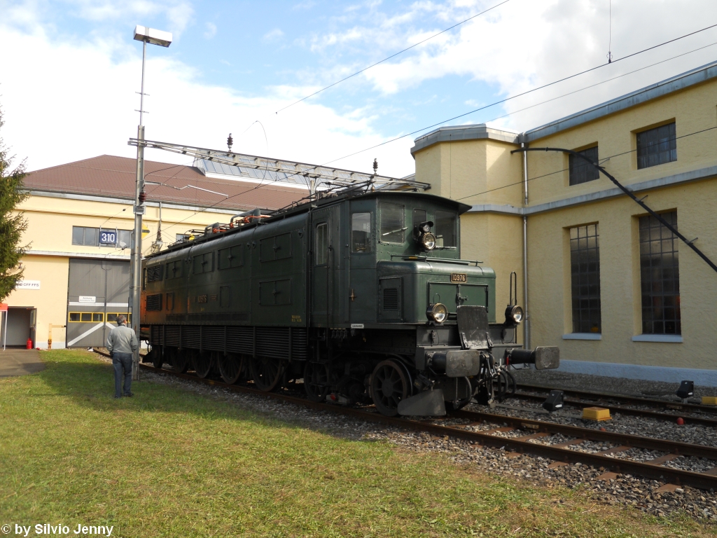 Ae 4/7 10976 am 26.9.2010 vor dem Depot Biel. Die Maschine ist in der Obhut vom SBB Historic Team Lausanne, und wurde nach dem Ausscheiden aus dem planmssigen Verkehr wieder in den Ursprungszustand zurck versetzt.