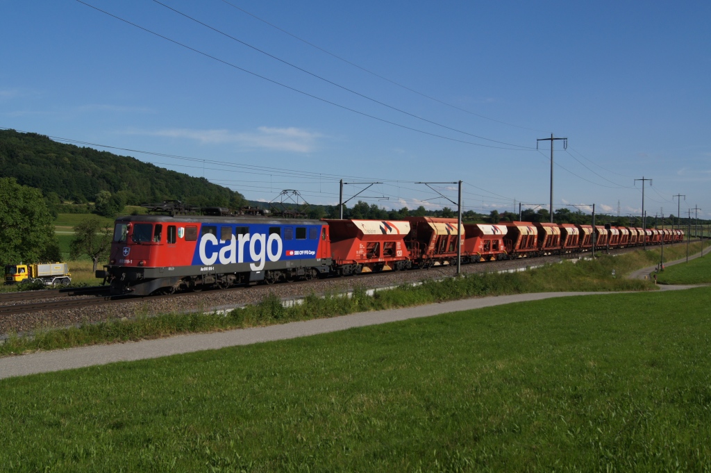 Ae 610 519-1 erreicht am 14.6.12 Eglisau.