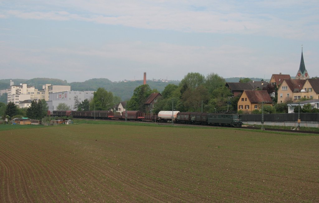 Ae 6/6 11404  Luzern  mit FE 44696 Zrich-Limmattal - Kornwestheim Rbf bei Thayngen. 08.05.10
