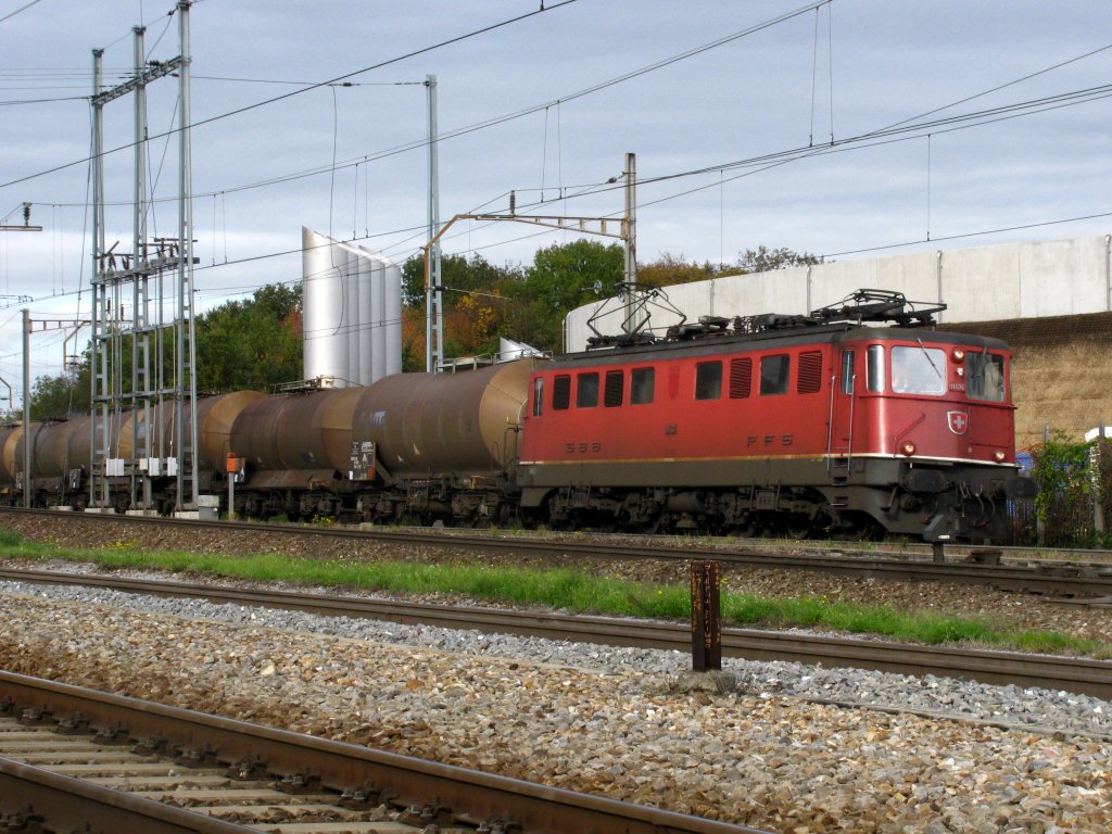 Ae 6/6 11434 mit Kesslzug, Pratteln, 26.10.2009