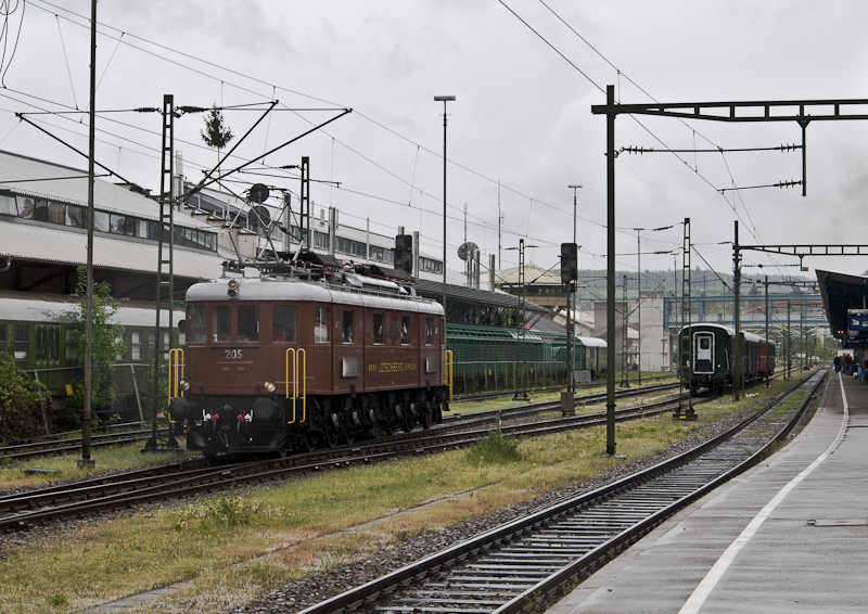 Ae 6/8 205 der BLS am 2. Mai 2010 in Konstanz.