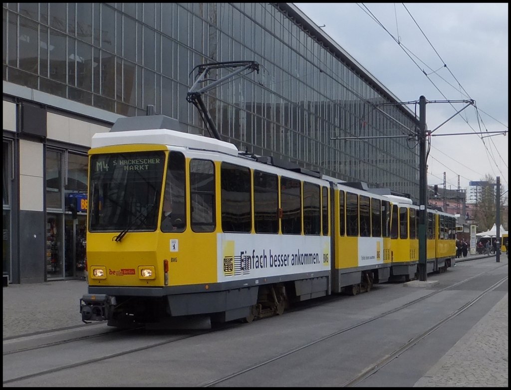 ltere Tatra Straenbahn in Berlin am Alexanderplatz am 23.04.2013
