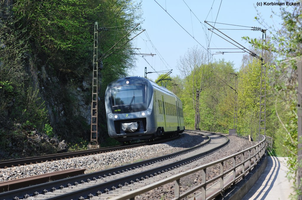 Ag 84411 mit 440 904 auf der Fahrt nach Plattling zwischen Etterzhausen und Regensburg, 19.04.2011