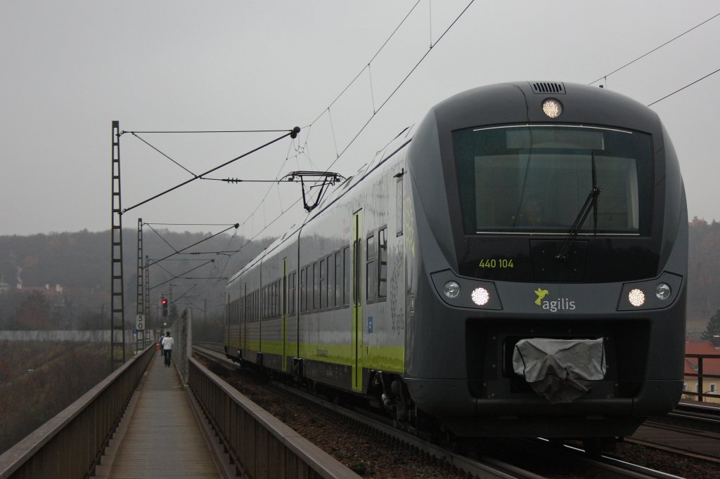 Agilis 440 104 am 22.11.12 in Regensburg-Prfening.