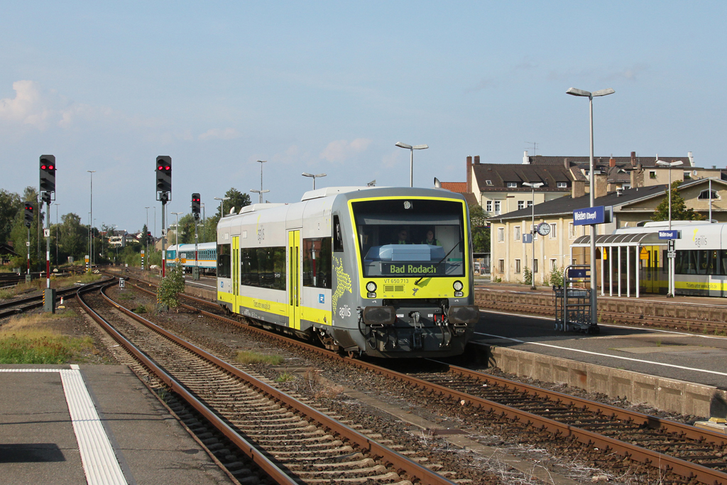 Agilis VT 650 713 bei der Einfahrt in Weiden. 19.08.2011.