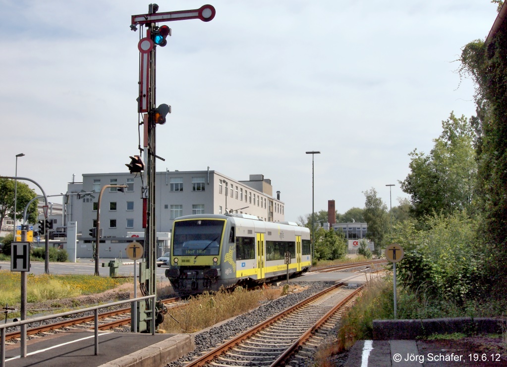 agilis VT 733 fhrt am 19.6.12 von Selb kommend in den Bahnhof Rehau ein.