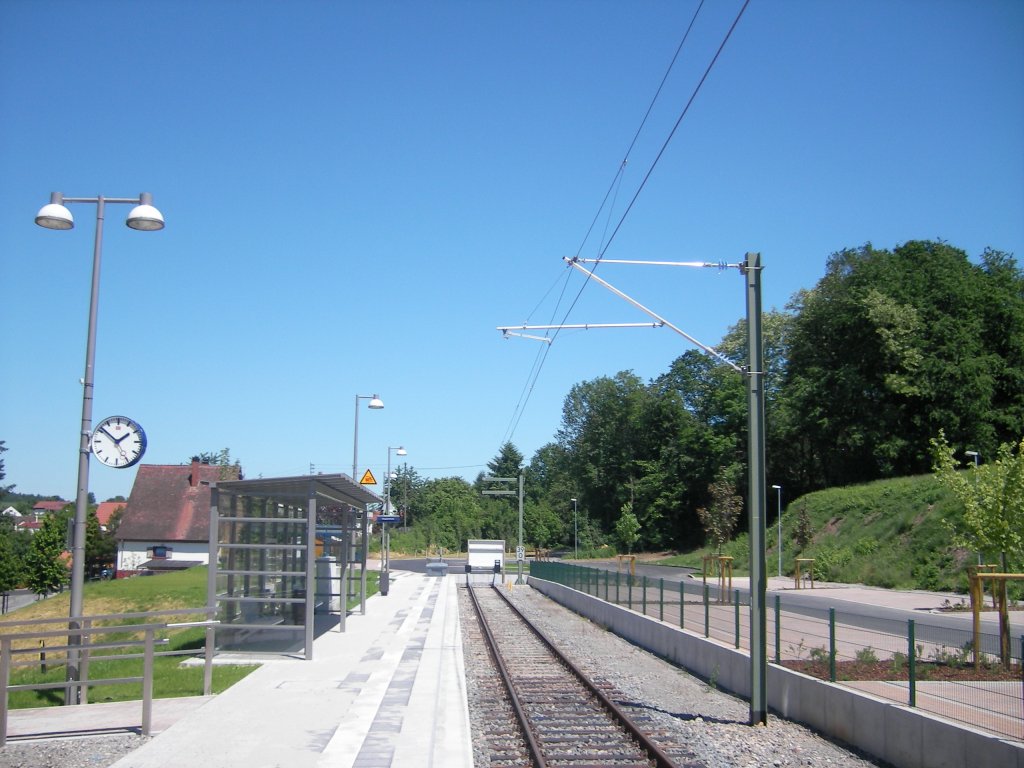 Aglasterhausen, Endhaltestelle der Schwarzbachtalbahn (Baden) von Meckesheim bis Aglasterhausen. Einige S-Bahnen fahren von hier aus bis Heidelberg Hbf, einzelne Zge sogar bis Mannheim Hbf und sogar Mainz Hbf.