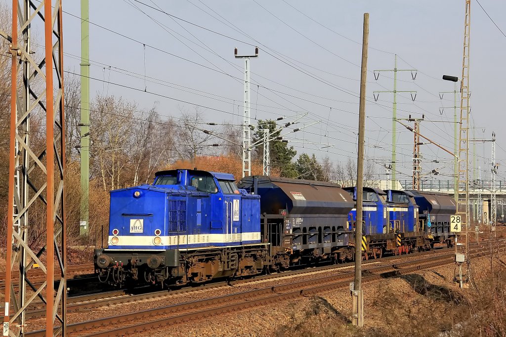 AHG 01 (D-AHG 98803 202 098-0) am 16.02.2011 auf dem Weg Richtung Genshagener Heide in Mahlow (Brandenburg).
