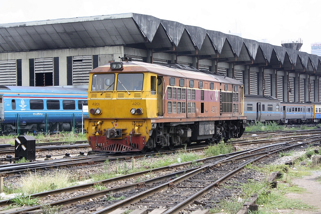 AHK 4201 (Co'Co', de, Henschel, Bj.1980, Fab.Nr. H-32452) am 09.Mai 2012 im Bf. Hua Lamphong.