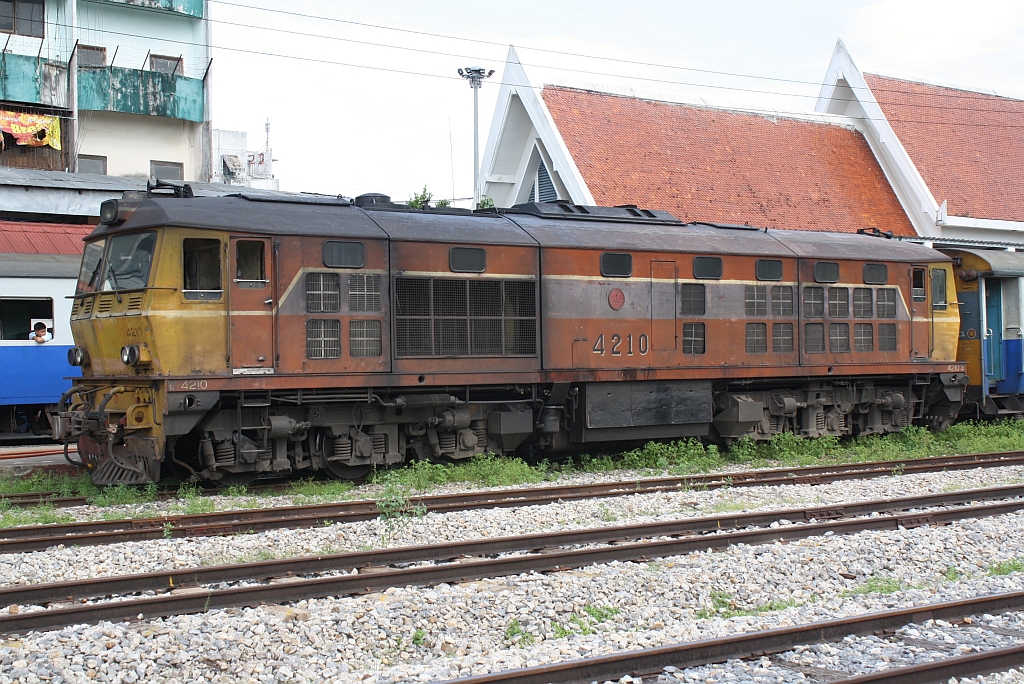 AHK 4210 (Co'Co', de, Krupp, Bj.1980, Fab.Nr. K-5479) am 26.Oktober 2010 in der Nakhon Si Thammarat Station.