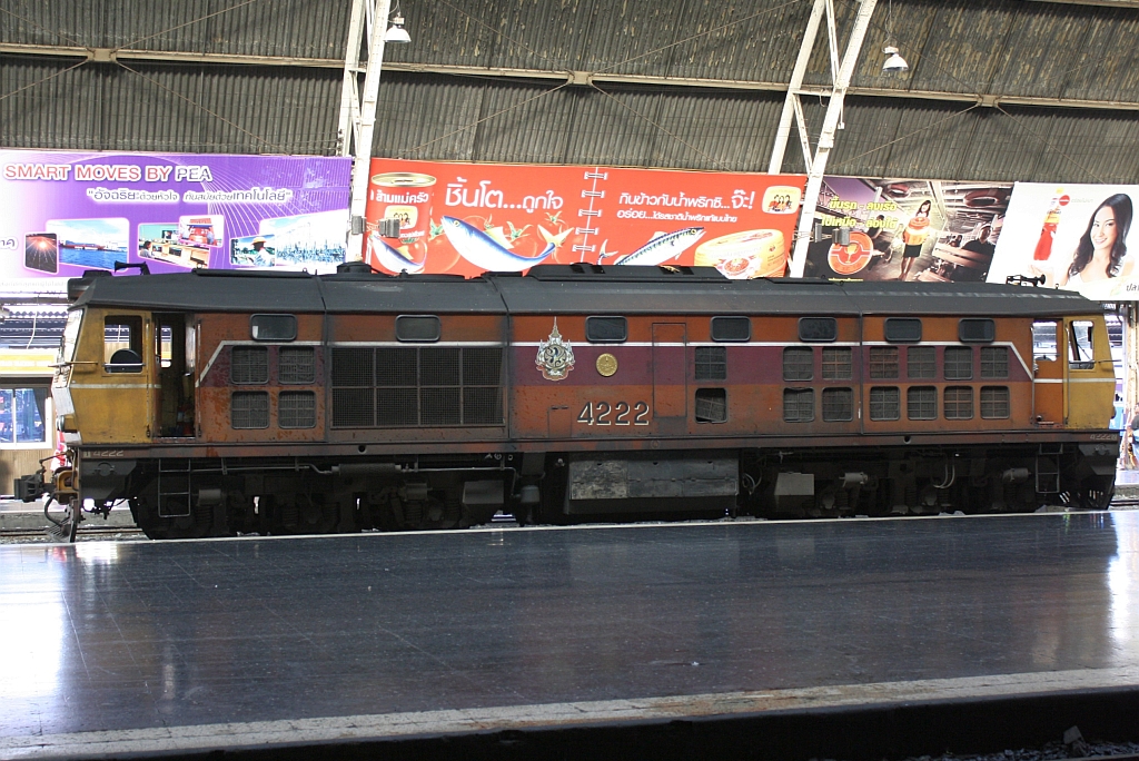 AHK 4222 (Co'Co', de, Krupp, Bj.1980, Fab.Nr. K-5485) am 26.Oktober 2012 im Bf. Hua Lamphong.

