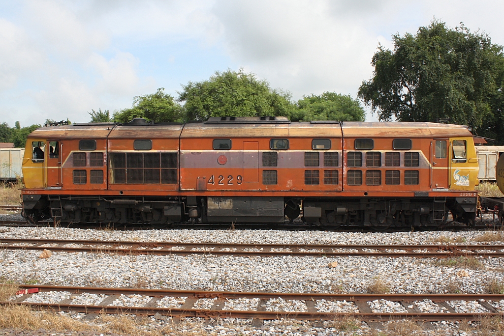 AHK 4229 (Co'Co', de, Henschel, Bj.1980, Fab.Nr. H-32466) am 23.August 2010 im Bf. Ban Phachi.
