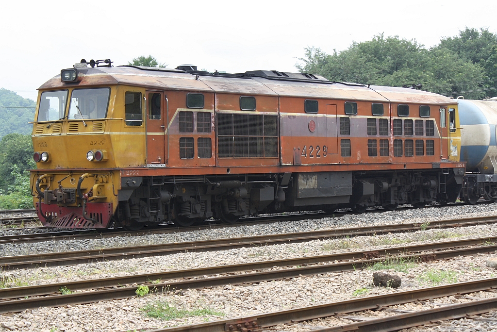 AHK 4229 (Co'Co', de, Henschel, Bj.1980, Fab.Nr. H-32466) am 23.August 2010 im Bf. Hin Lap.