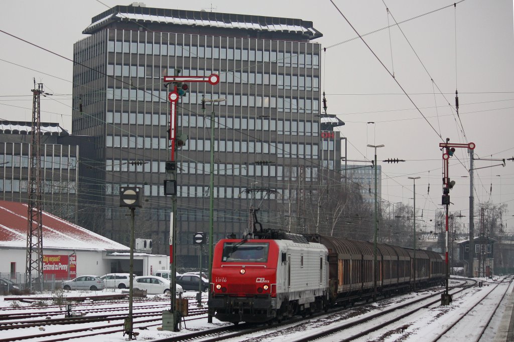Akiem/BCB E37 510 am 23.1.13 mit einem Papierzug nach Dortmund-Scharnhorst in Dsseldorf-Rath.