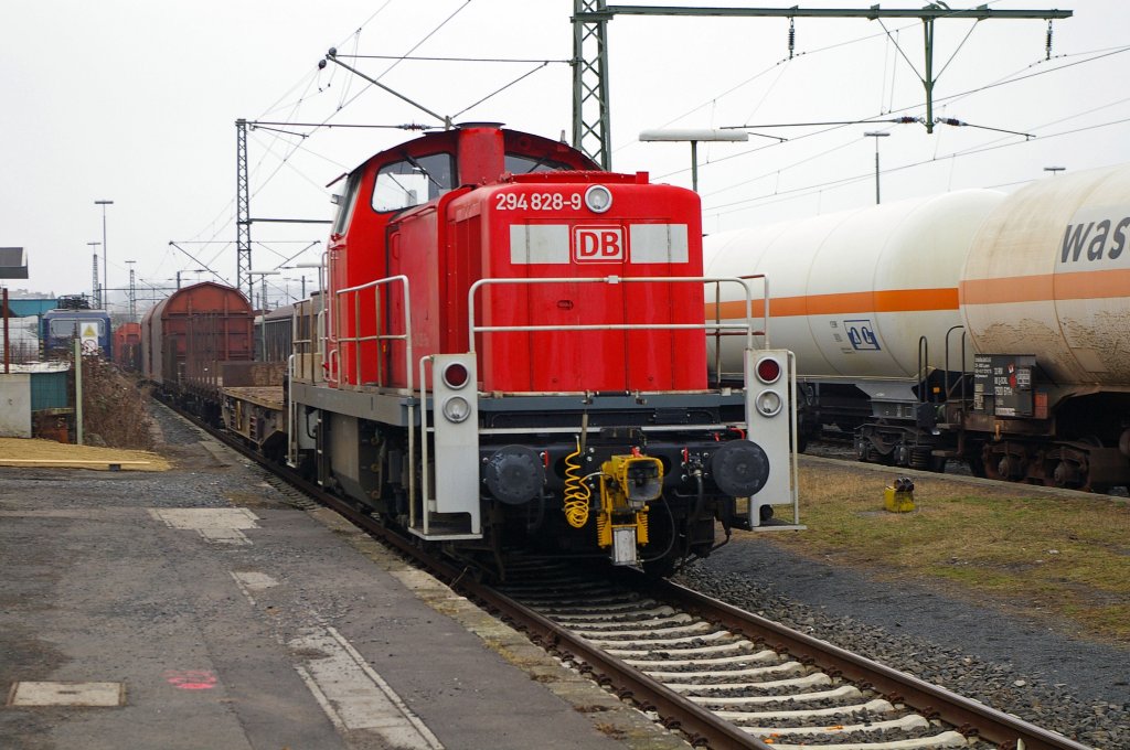 Aktiv bei Rangierarbeiten im Gterbahnhof Kassel-Bettenhausen, die 294 828-9 am 2.3.2012.