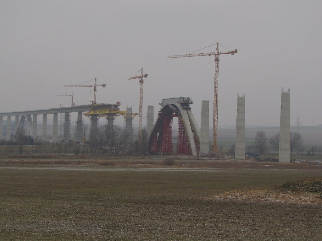 Aktueller Bauzustand der zuknftigen ICE-Unstruttalbrcke (Erfurt - Halle/Leipzig), bei Karsdorf; 19.02.2011