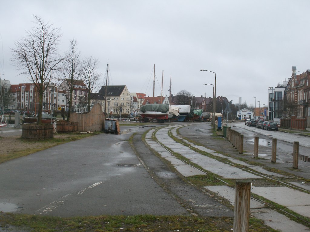 Aktueller Zustand vom Streckengleis nach Ladebow,am 02.Februar 2013,im Greifswalder Stadthafen Richtung Greifswald.Ab Sommer soll die Hafenbahn von der Thomas Meincke Eisenbahn (TME) wieder betrieben werden.