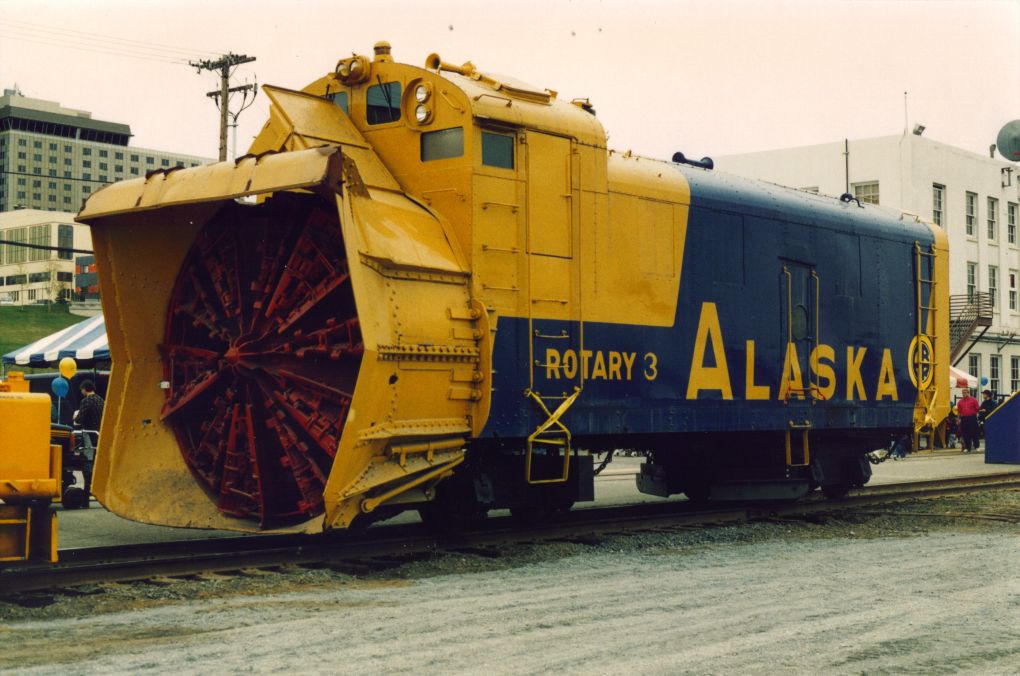 Alaska Railroad Rotary 3 Schneerumer ausgestellt am 19/10/1996 neben das Anchorage Verwaltungsgebude.