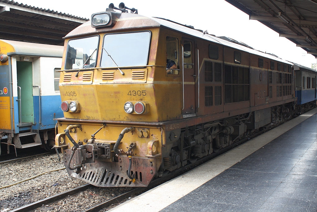 ALD 4305 ist mit dem ORD 202 aus Phitsanulok und 69 Minuten Versp�tung am 24.August 2010 im Bf. Hua Lamphong angekommen.