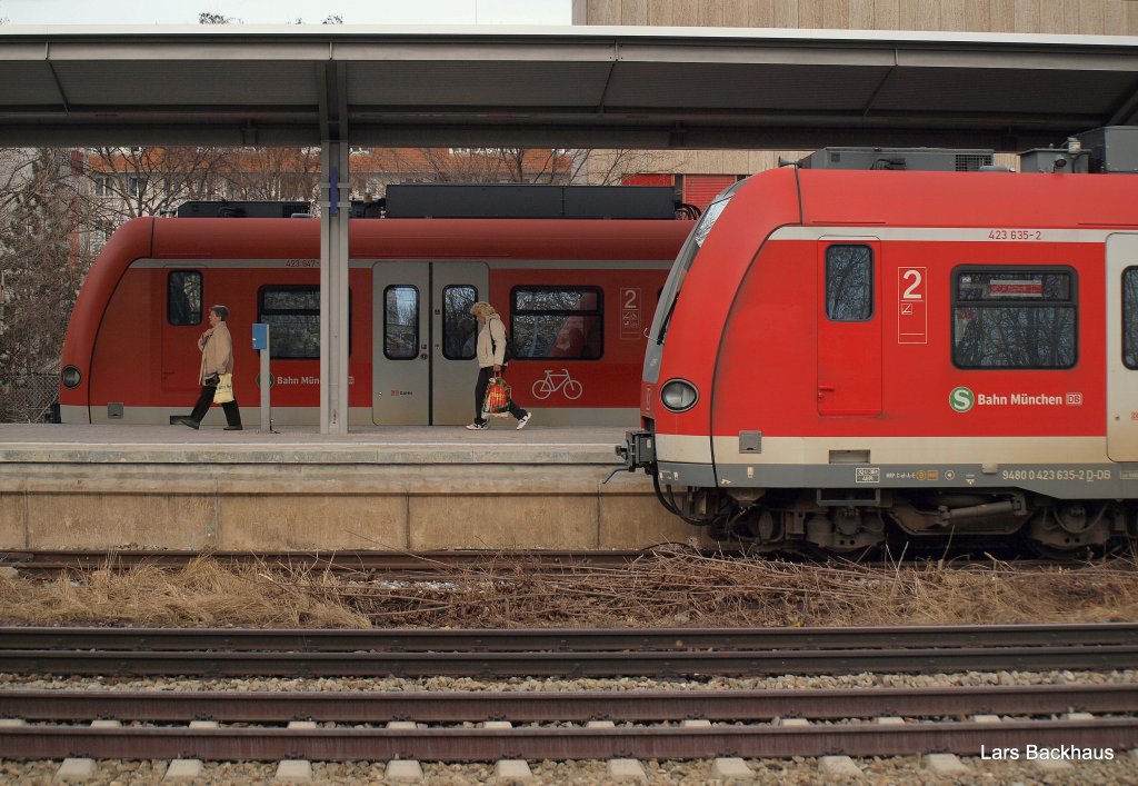 Alle K�pfe sind nach links gerichtet. Aufgenommen und gesehen am 20.03.10 beim BB-Treffen in M�nchen.