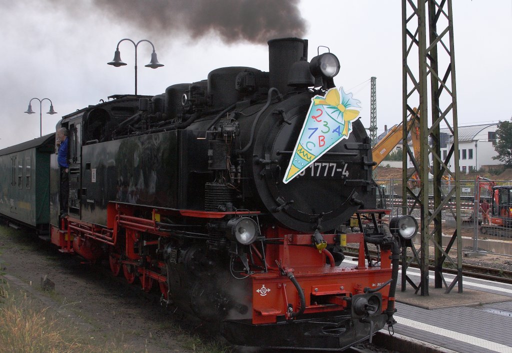Alle Vorbereitungen sind abgeschlossen. 99 1777 ist am 31.08.2012 mit P3008 im Bahnhof Radebeul-Ost bereit zur Ausfahrt nach Radeburg.