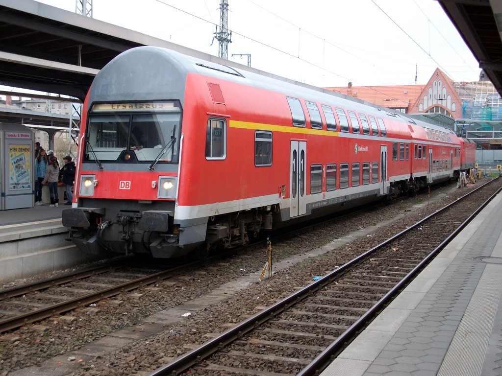 Alle zwei Stunden kann man in Stralsund eine zweiteilige Doppelstockeinheit,von der Rostocker S-Bahn,die zwischen Stralsund und Sternfeld pendelt,beobachten.