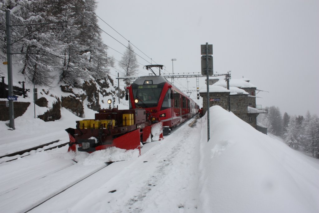 Allegra 350x mit vorgestelltem Spurpflug in Alp Grm am 17.03.2011