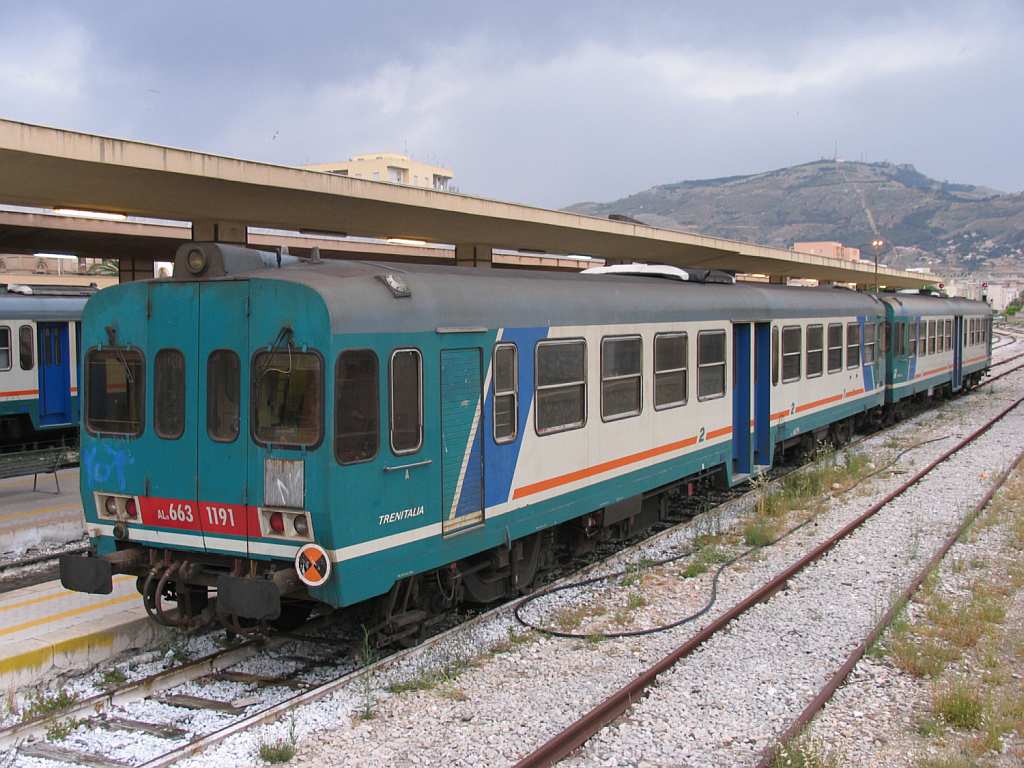 ALn 663 1191 auf Bahnhof Trapani (Sicilien) am 28-5-2008.